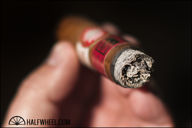 H Upmann Royal Robusto 3