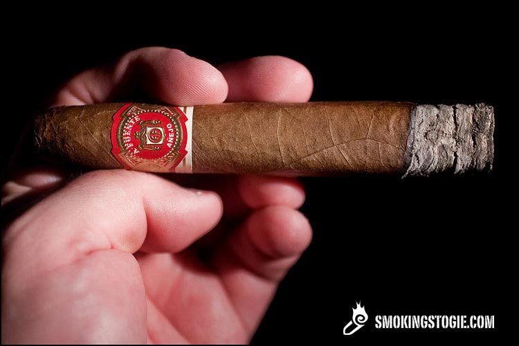 富恩特棕榈77号沙鲨 - ARTURO FUENTE AÑEJO NO.77 SAND SHARK