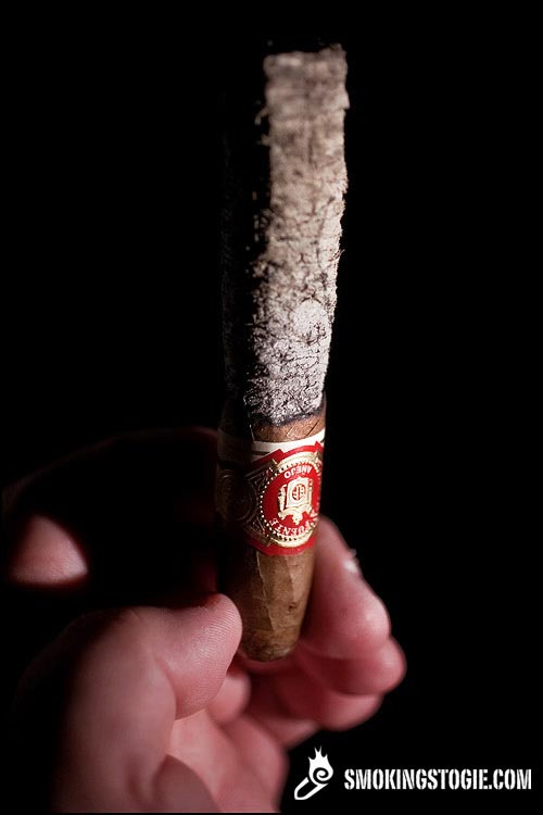 富恩特棕榈77号沙鲨 - ARTURO FUENTE AÑEJO NO.77 SAND SHARK