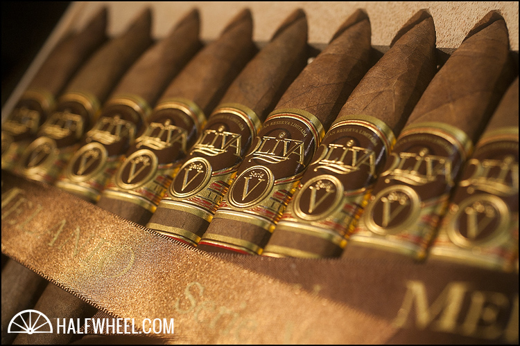 Oliva Serie V Melanio Figurado 盒子 3